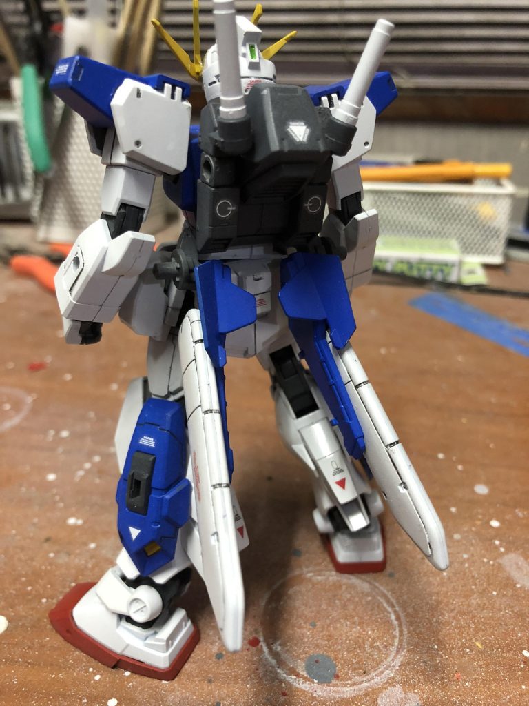 本機の最大の特徴は、大推力のスラスターを備えたランドセルであろう。
これは元々ペイルライダーの装備の一つとして開発された物である。