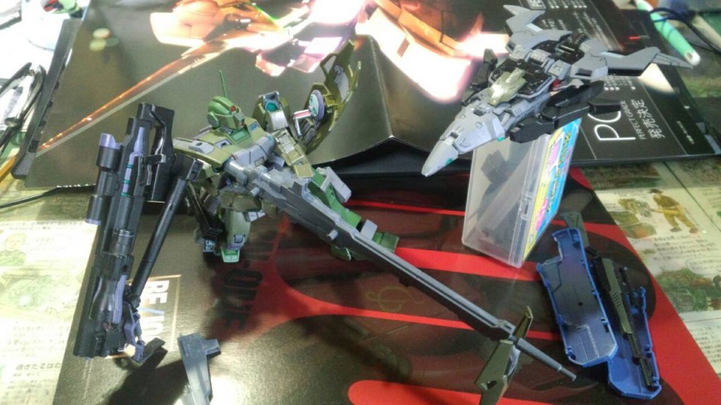 ビームスナイパーライフル（長）を装備して、空から飛行ユニットで索敵、みたいな