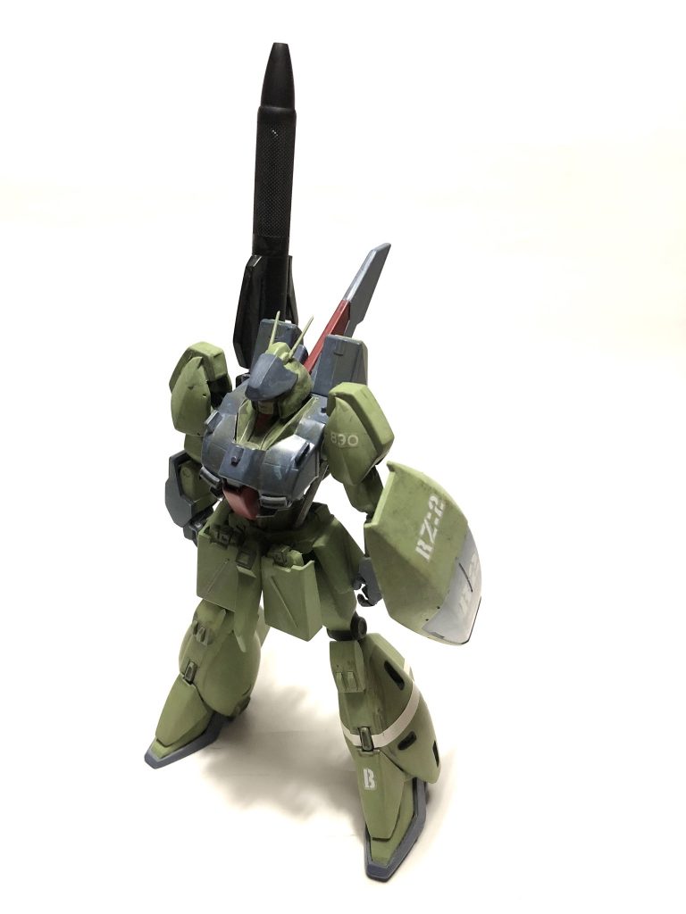 よこ

背中にボールジョイントで接続されたスマートガンを抱えています。(書けなくなったボールペンで作った事は内緒だ)

接続軸で背中に逃がしたりできます。