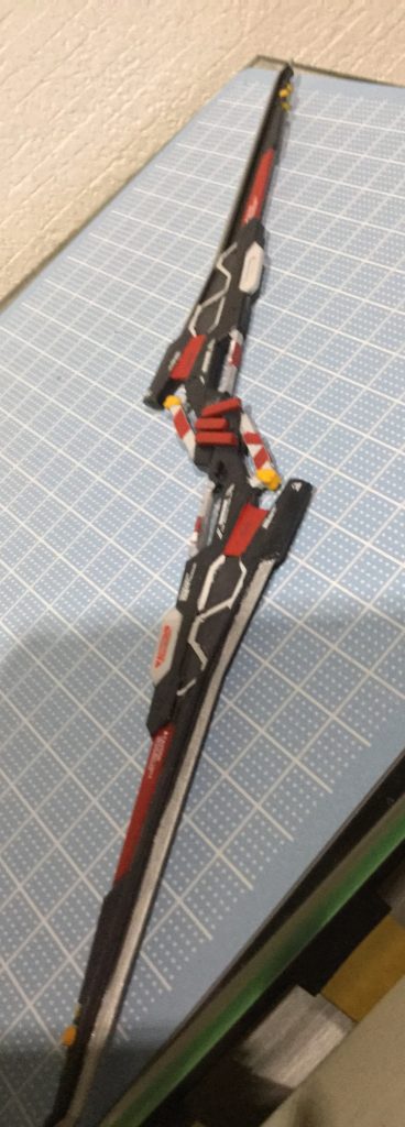 ザンライザーのバスターソードに外側に持ち手と薙刀状に接続できる様に爪を追加しました。
また外れ難い様にお互いの接触部分にネオジム磁石を内蔵しました。