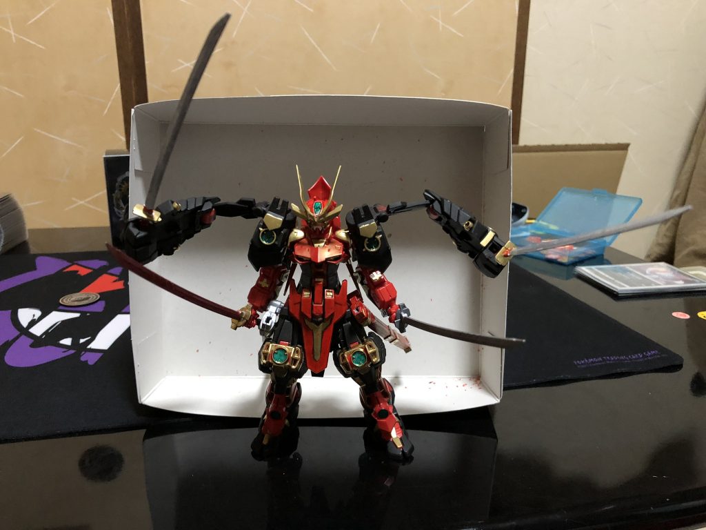 四刀流で一体多数で戦う時などはこの形態です。また遠距離武器はない為、刀を投擲などにも使用します。