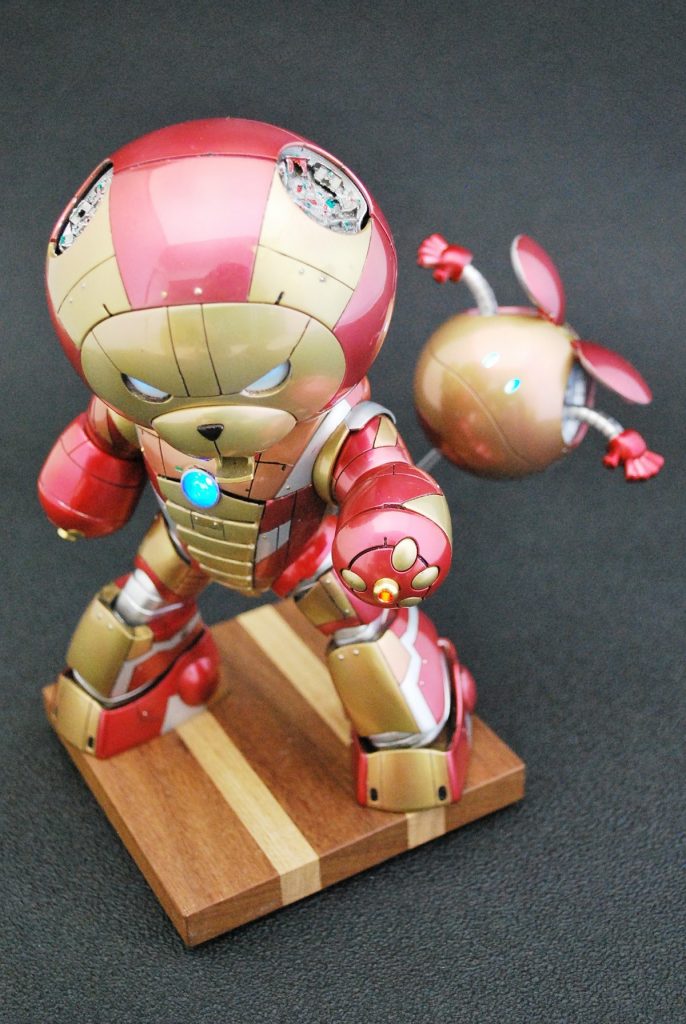 ひょっこりはん風にハロもチラリ☆
ハロの目にも電飾を仕込んであります。