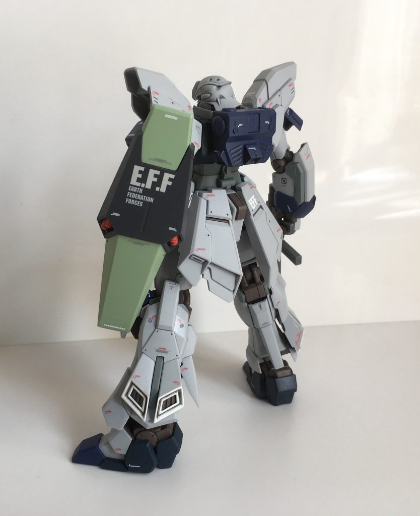 ライフル、シールドは専用の物ではなくジェガンのものを使っています。バックパックはガルバルディβのものを使用しました。