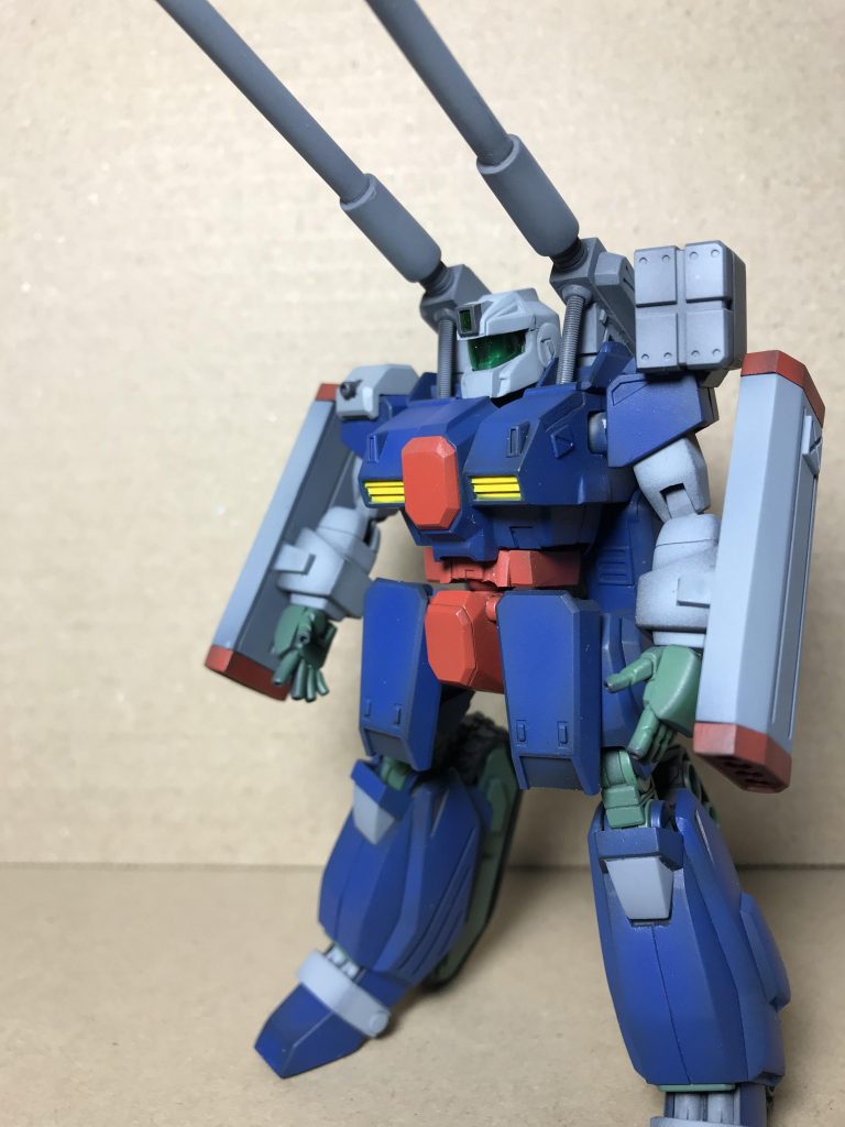 汚し前。黒サーフェイサーの上から基本色をグラデをつけて吹いてます。配色も初代ガンタンクのイメージで。