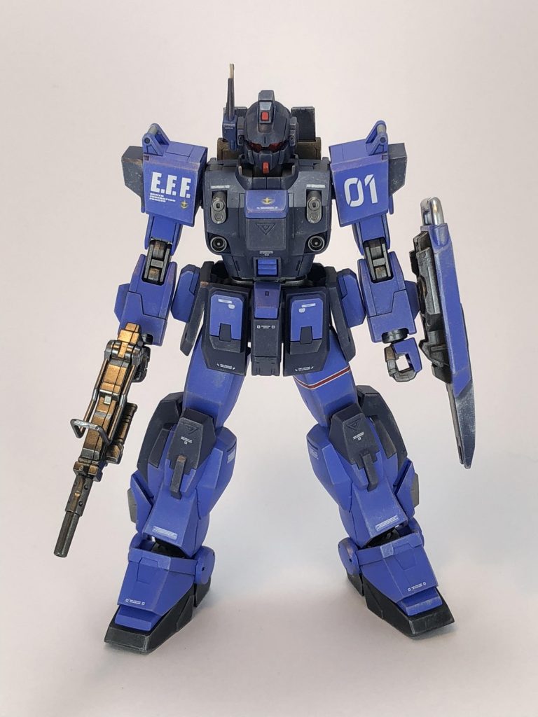 とにかくバランスの良いキットだと思います。
配色を少しだけ変えてみました。
当初は白や紫を使ってもっと違うイメージにしようと思いましたが、‪
「やっぱりブルーディステニーは青じゃないと！」
と思い直し、この形に落ち着きました。