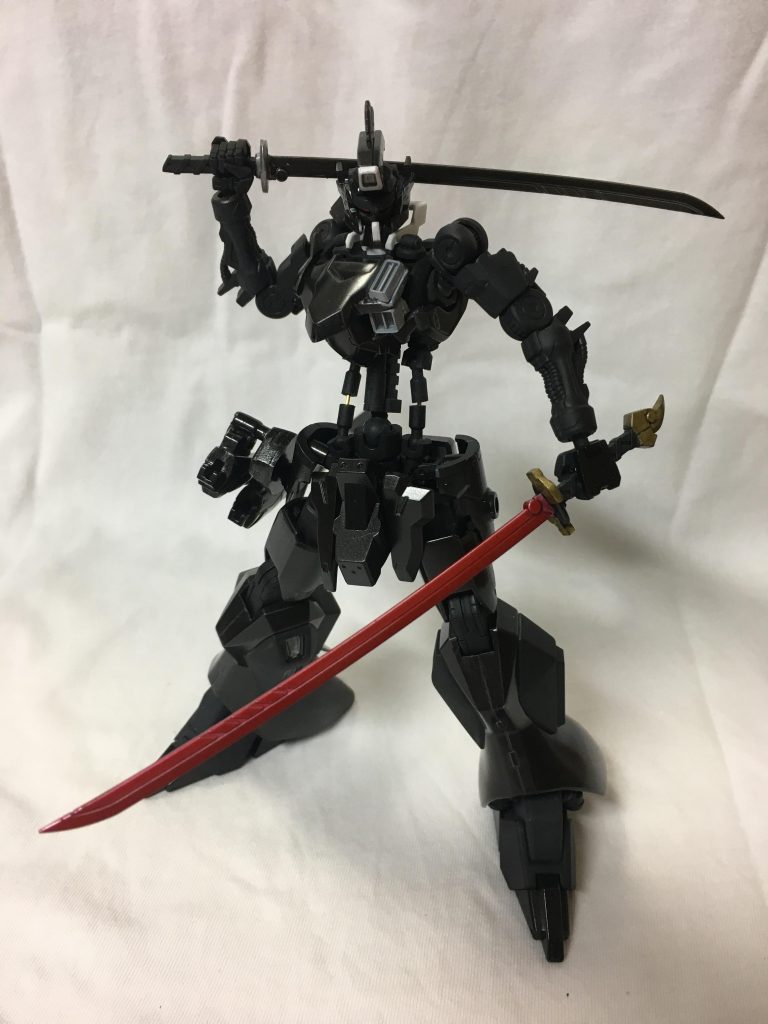 「貴様には、敬意を持って、殺す」

第四の姿。すべてをかけて、相手を斬り伏せるための姿。
この姿のときのみ第二の刀。赫刀・赤裂。圧倒的な切断力と扱いを誤ればすぐに折れてしまう脆さがある。


（最終装備のようなもの。二刀をもって、斬り伏せる。赤裂は設定としては高周波ブレードです。高周波による切れ味と機構による脆さがあります。イメージ元はメタルギアライジングRのジェットストリーム・7サムの高周波ブレードです。）

以下、アクション