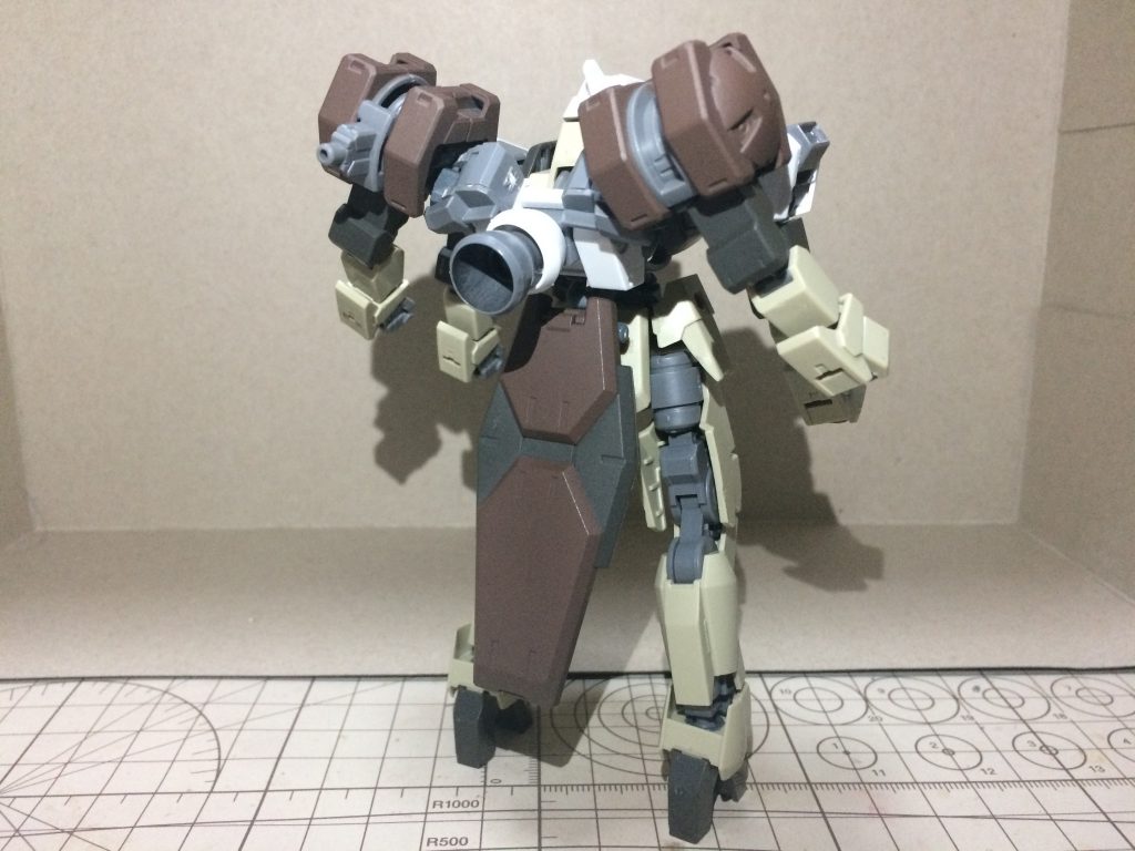 シールドはグシオンリベイクよろしく腰にマウントできるよう改造。
サブアームと合わせてリベイク&フルシティの符号を強調