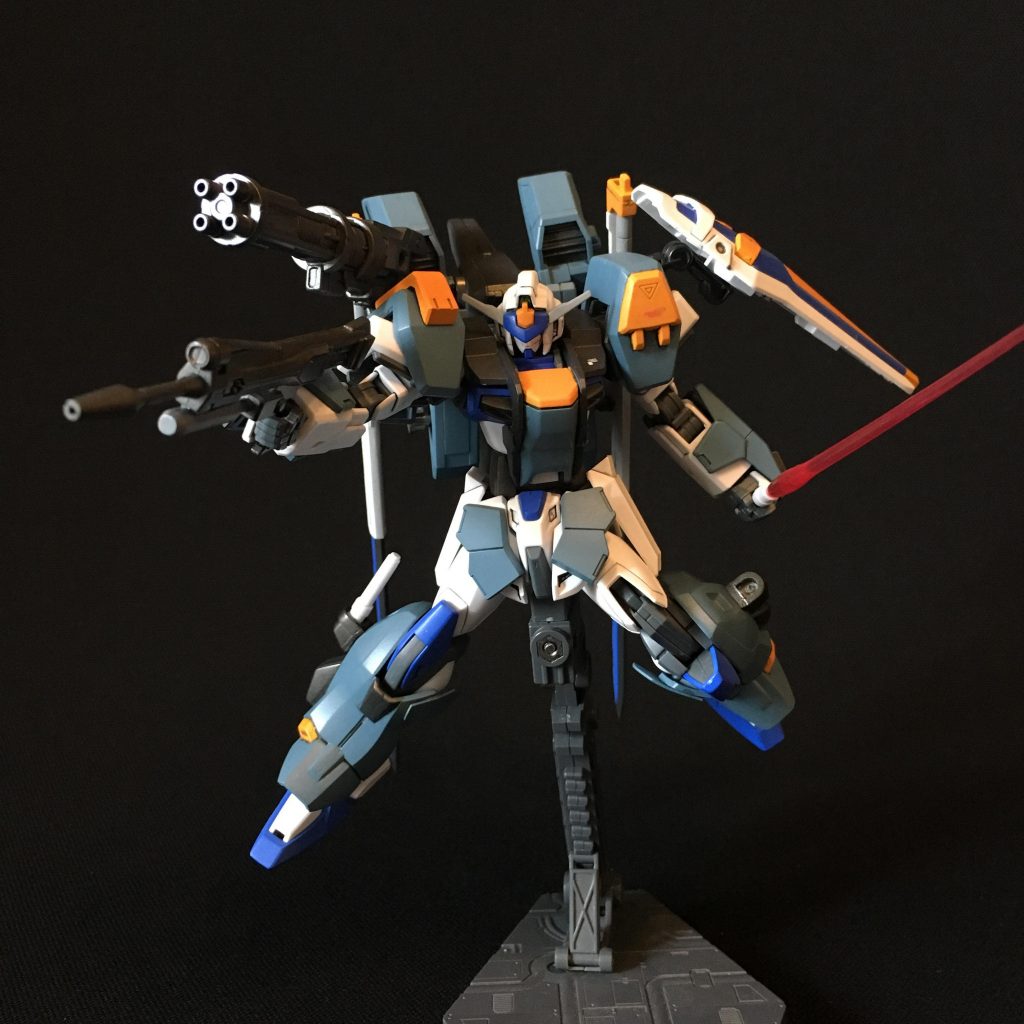 肩の武装はレールガンからビームガトリングに変更