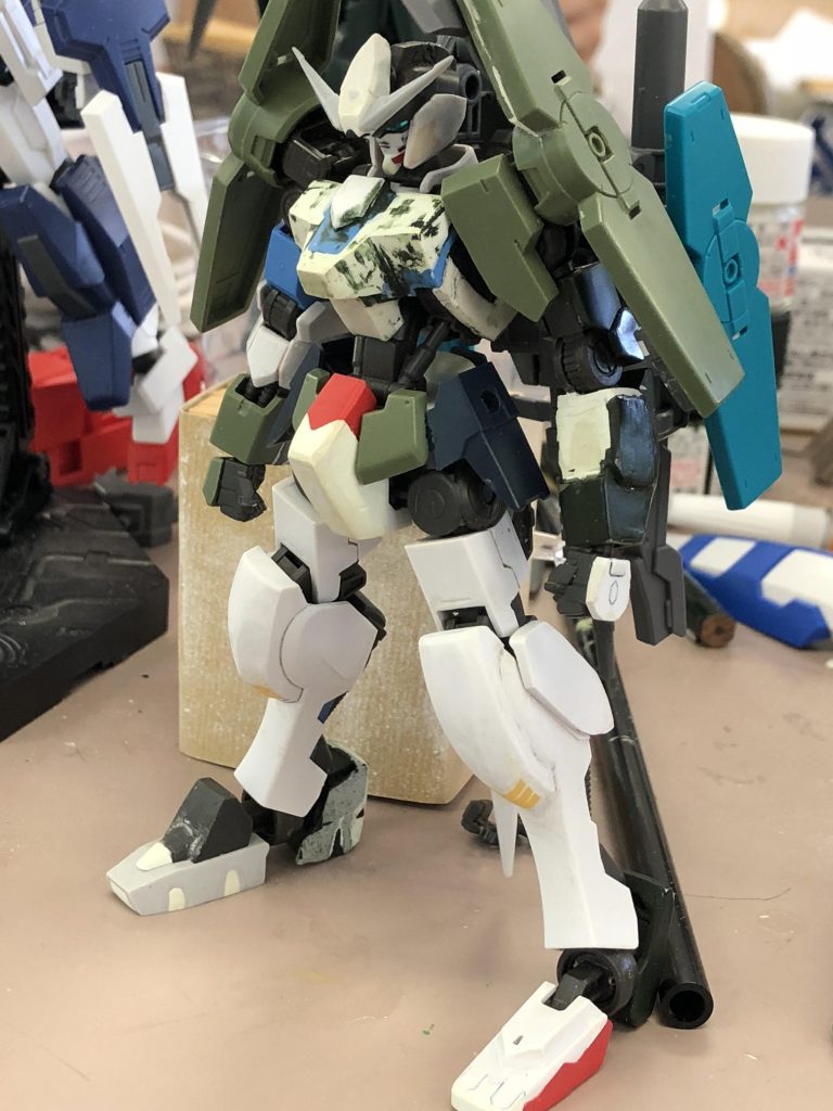 塗装前。と言っても試し塗りで筆を使っていたので綺麗ではありませんが。
どこに何のパーツが使ってあるのか、よく分かります。