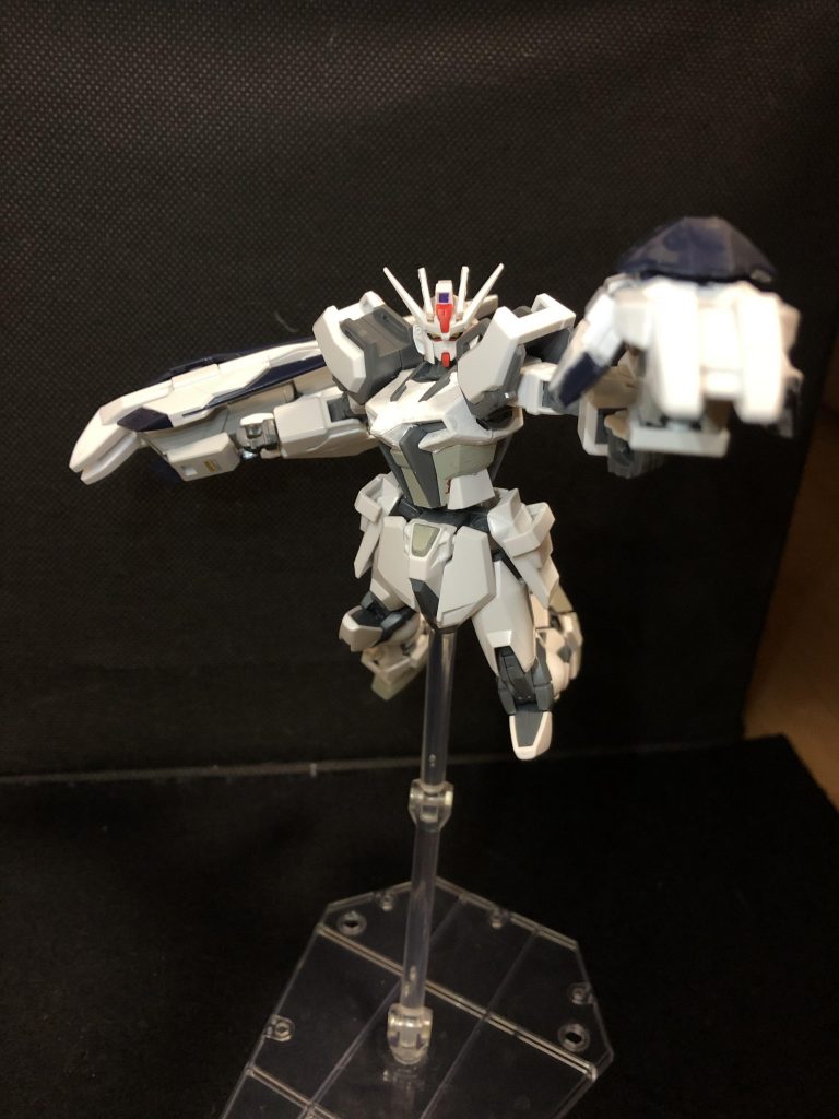 アームドアーマーVNのように振動していて、かつGN粒子を纏わせることで破壊力が増す。GNドライヴ?知るか!超小型のコンデンサが中に入っている設定にします。ガバガバ設定だいすき♡