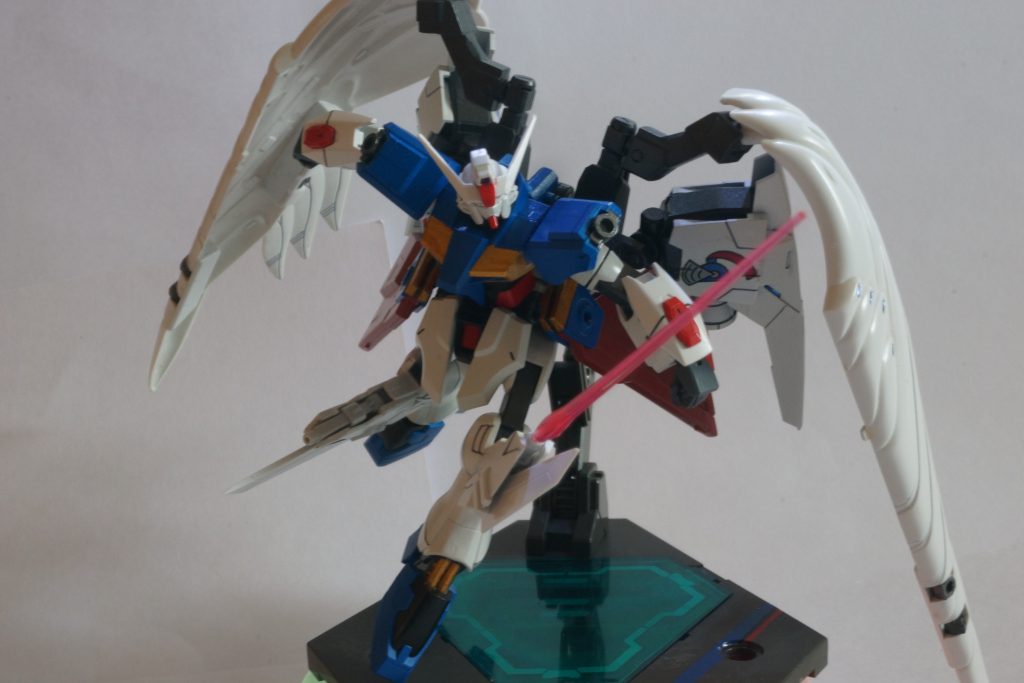 　膝部硬質ブレード/膝部ビームサーベルです。
　スレイプニルが膝にビームサーベル発振機を付けていたので、何かしら膝に仕込みたいと思ったらこうなりました。