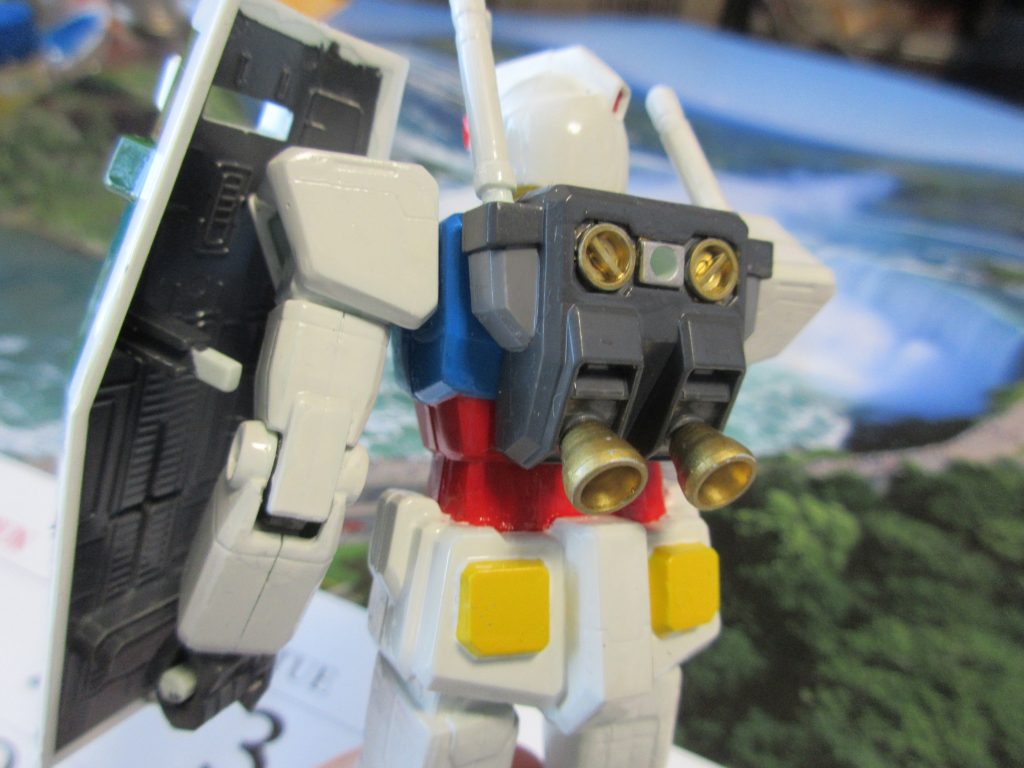 ランドセルは筆ながら綺麗に金と銀と濃いグレーと薄いグレーで塗り分けられました。