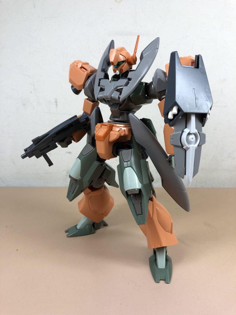 塗装前のすがた
実はジェガンブラストマスターの余りパーツとミキシング再現のアドヴァンスジンクスを合わせて作りました。以上です