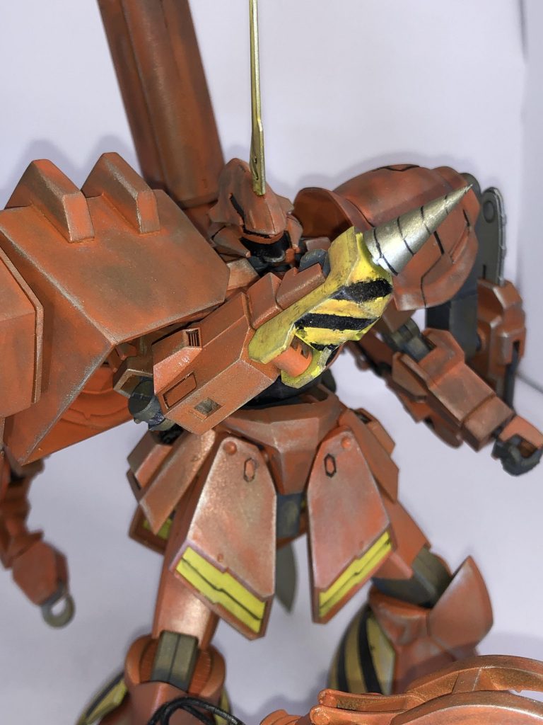 ナックルガードがそのままだと寂しかったのでドリルを付けてみました。コンクリートや岩盤をこれで削る感じ。