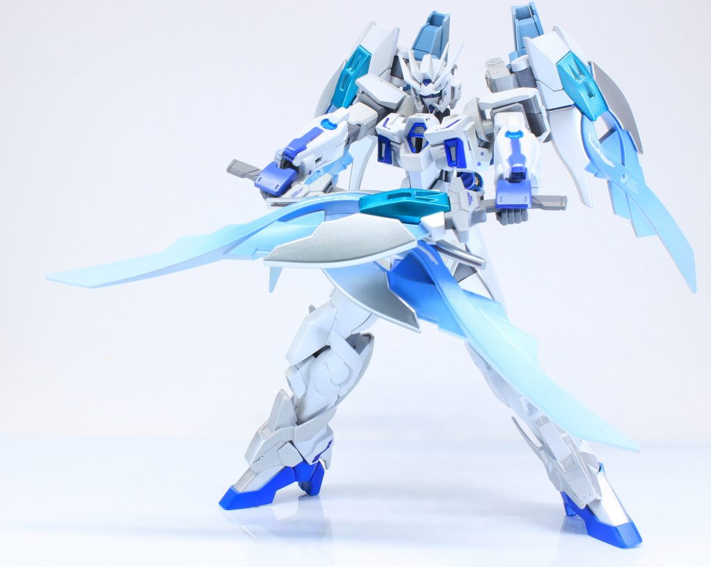 二本ともに使用することができ、
使用する本数によって背部バインダーの形が変形します。