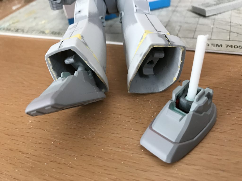 足首の動きが制限されてしまったので、伸縮ギミックを仕込みました。