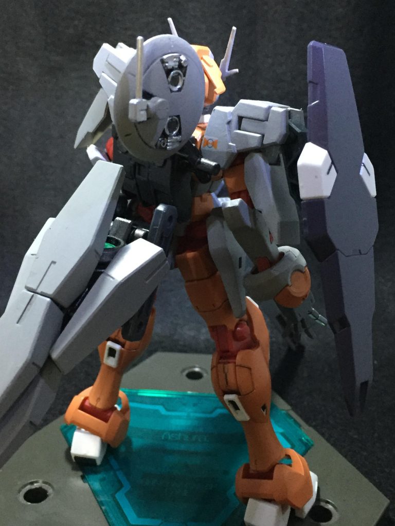 太陽炉はケルディムと同様、腰部に取り付けられている。また、バックパックにはレドームを搭載し、シールドビットの運用などのサポートや、周囲の索敵を行うことが可能。