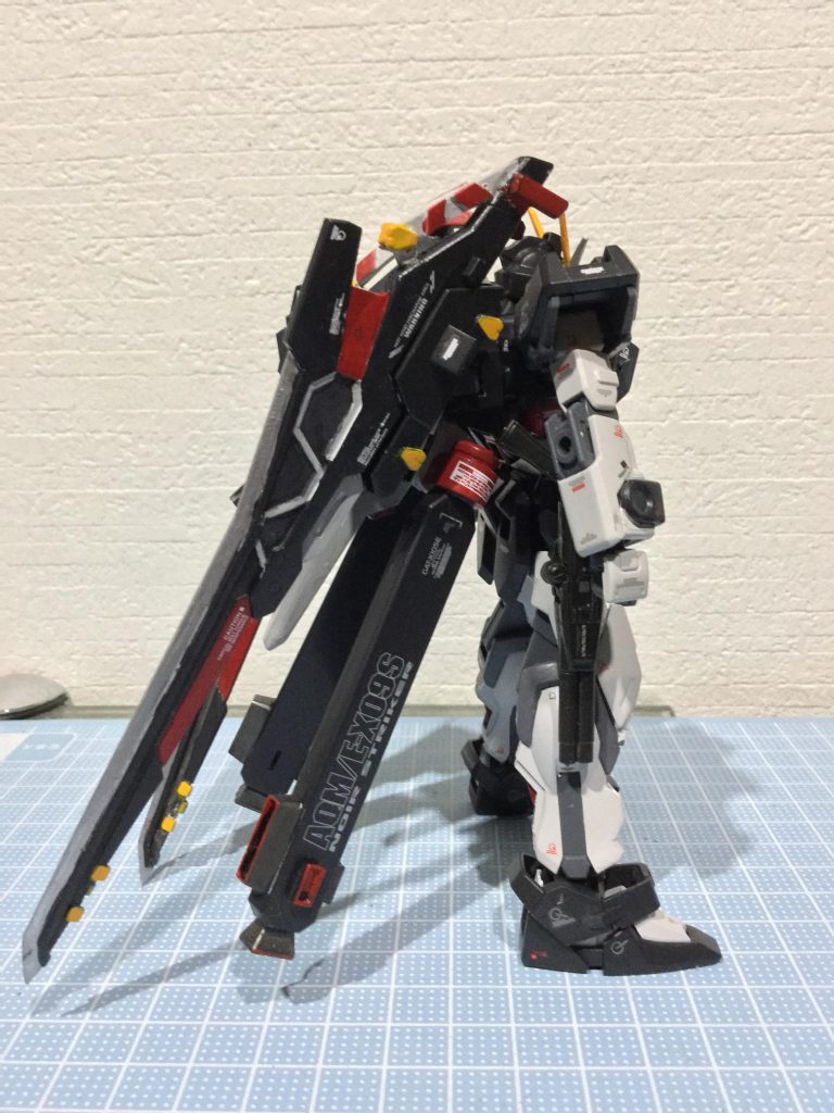 バックパックにザンライザーのパーツを追加。また宇宙での長時間活動を可能にする為、2基のブースター付きプロペラントタンクを装着。バックパック内にも大量のエネルギーと推進剤を貯蔵することが可能。