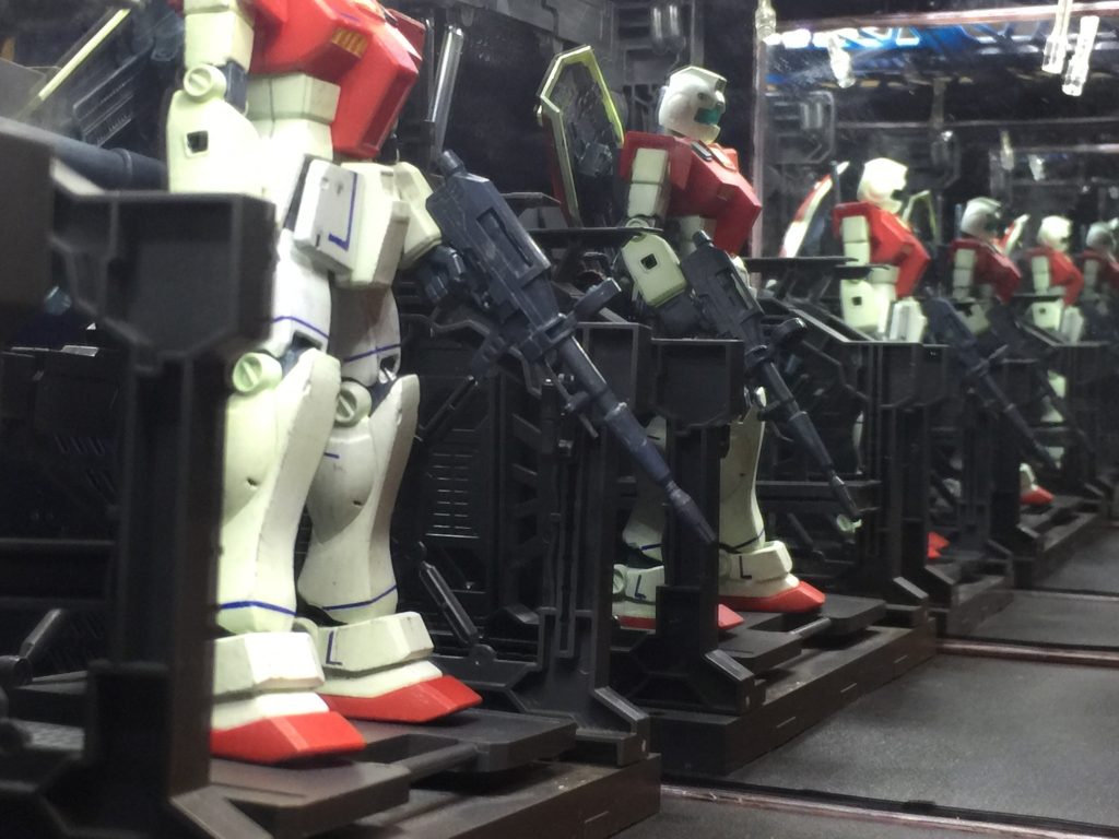 ジムとガンダムのミックスです。ガンダムの方が関節等優れますが、ジムはシンプルにを優先してジムベースです