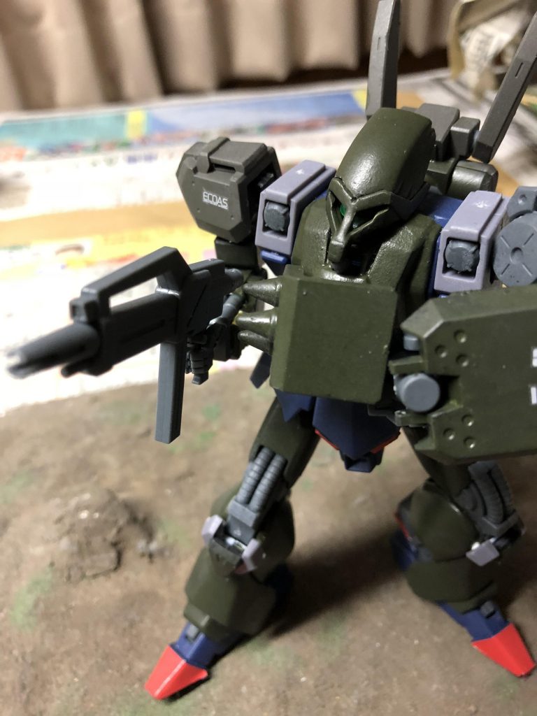 武装はジェガンの武器でビームライフル