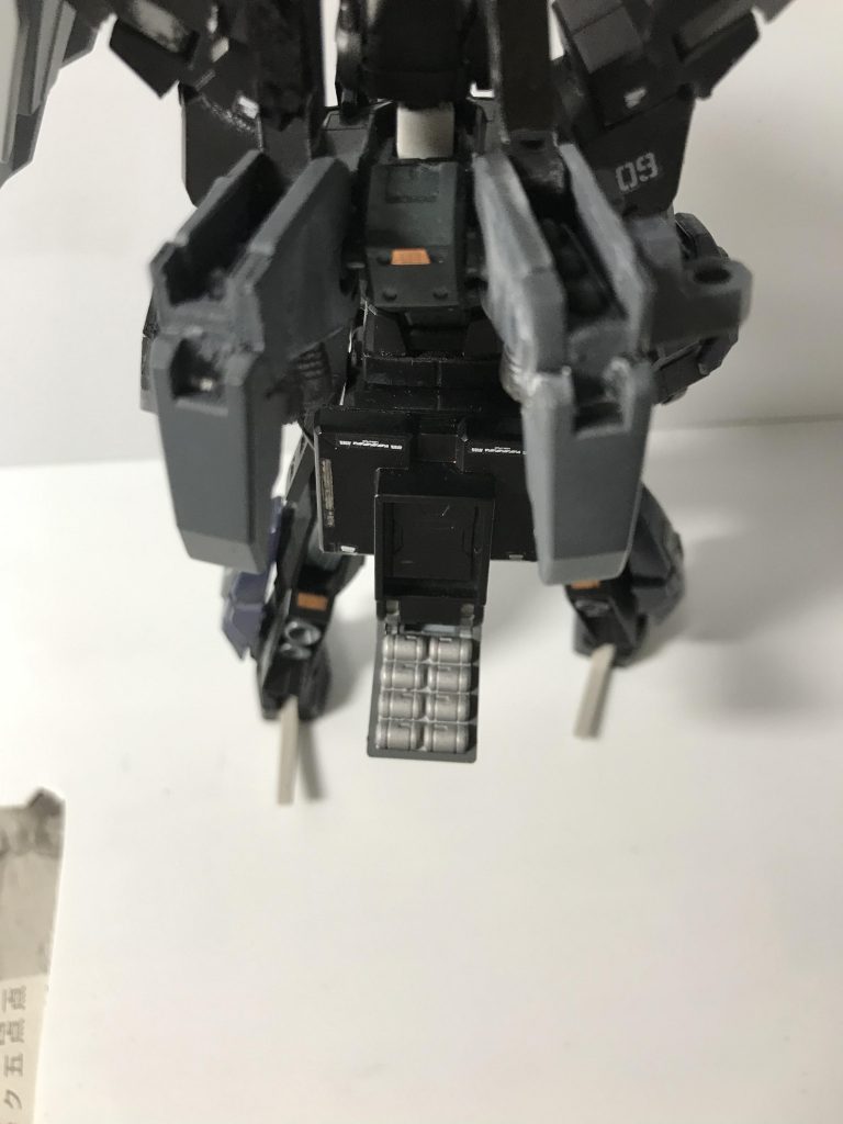 バックパックにはミサイルが腰にはグレネードが沢山あります!