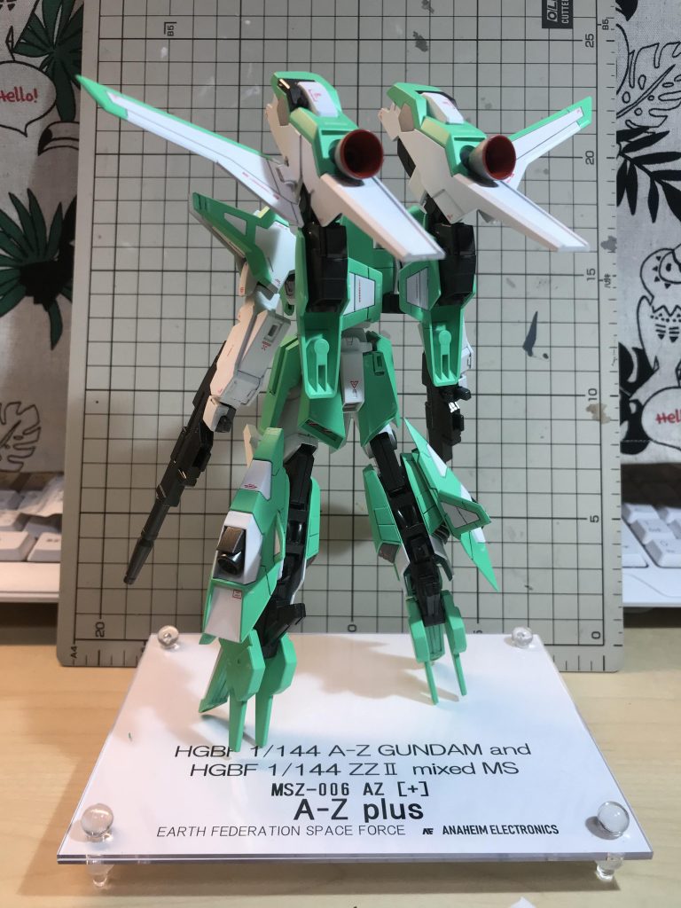 バックパックにはリゼルのパーツを使用し、ZZIIの脚の側面にはA-Zガンダムの面影が残るよう、A-Zガンダムの脚の側面をシナンジュのブースターのような感じになるよう改造し取り付けました。