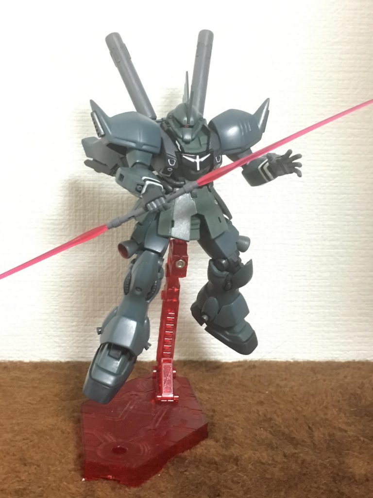 ビームサーベル装備。ゲルググなんでナギナタ風に。