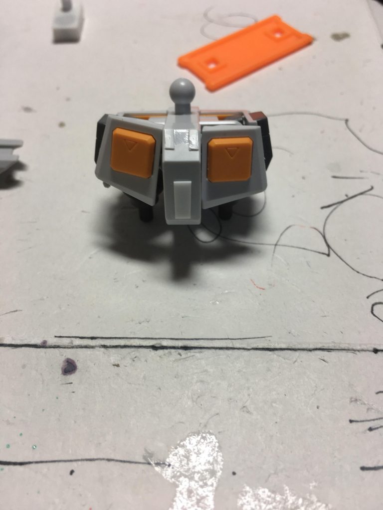 　フンドシはつるりとして寂しいので、プラ板で凸ディテールを追加。