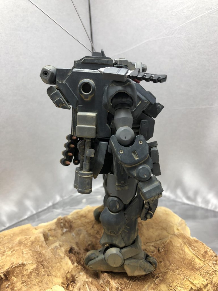 腰についてる予備の弾薬や手投弾はモデリングサポートグッズです