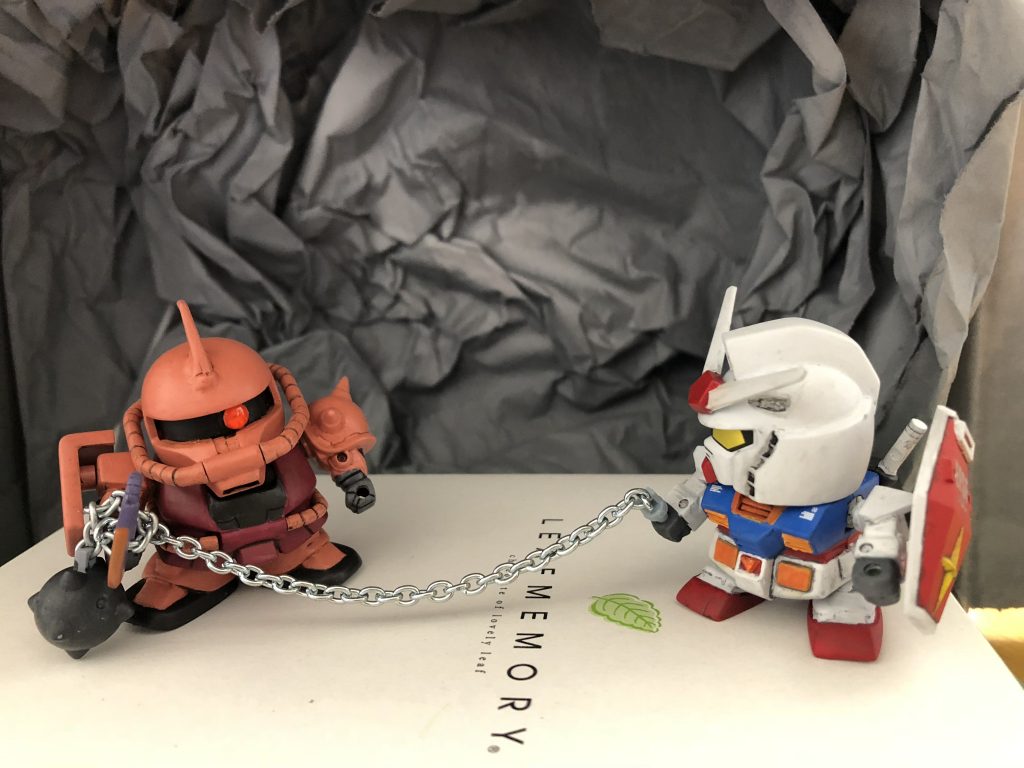 ガンダム「やったな‼️こんにゃろ〜‼️」
ザク 「性能が良いからっていちびんなよ😠」