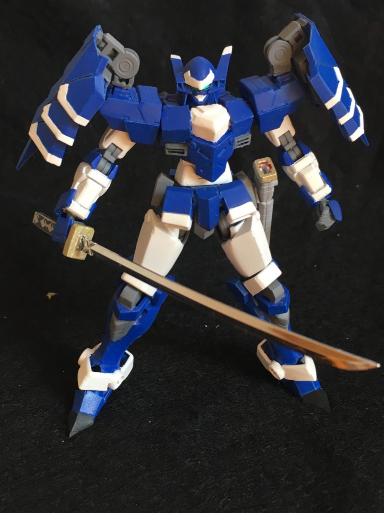 「10式単分子カッター」はRGレッドフレームのガーベラ・ストレートを流用。やはりメッキは雰囲気が出ますね