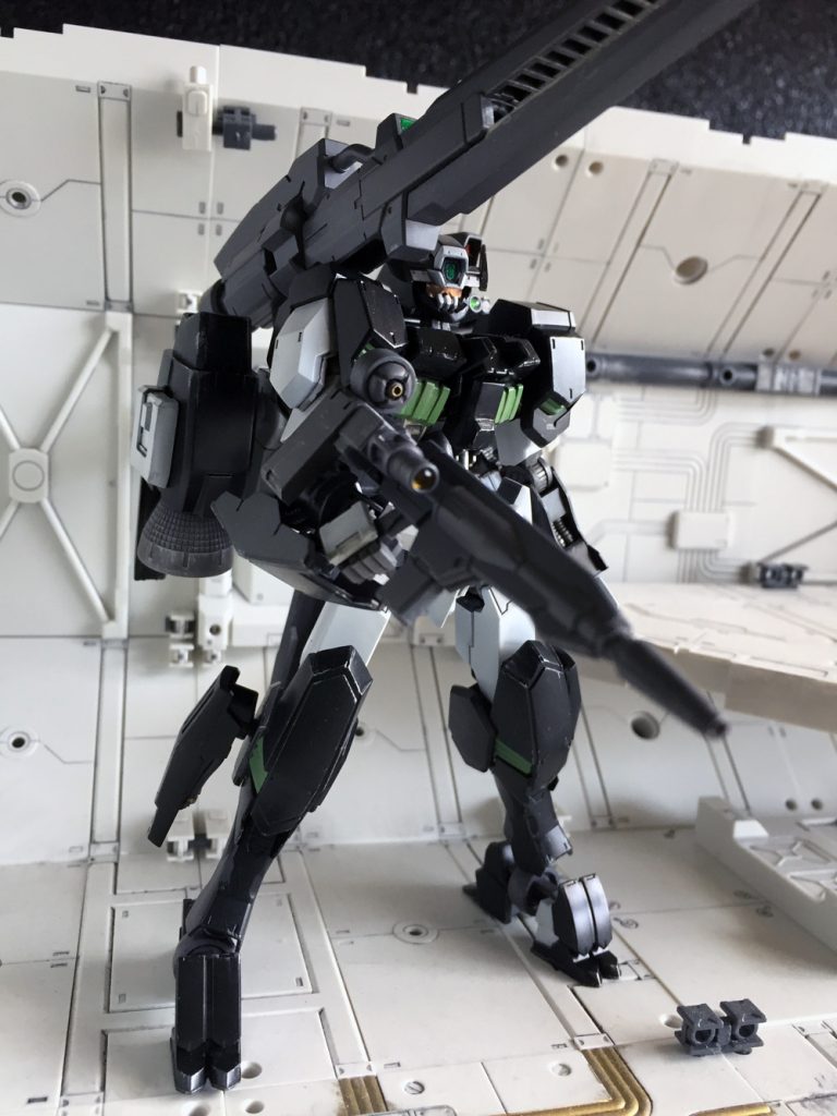 ## ASW-G-64 GUNDAM FLAUROS-II　ガンダムフラウロスⅡ
【以下妄想設定】
発見されたフラウロスを鉄華団で運用するにあたり、その超長距離射撃能力を高めるべく検討された改修プランである。
ベースとなったのは厄災戦時のデータにあったオプション類であり、その機能を現在の技術で再現するべく再設計されている。