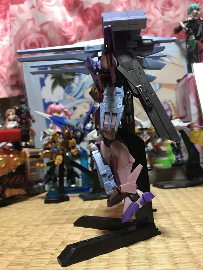 右側からです。