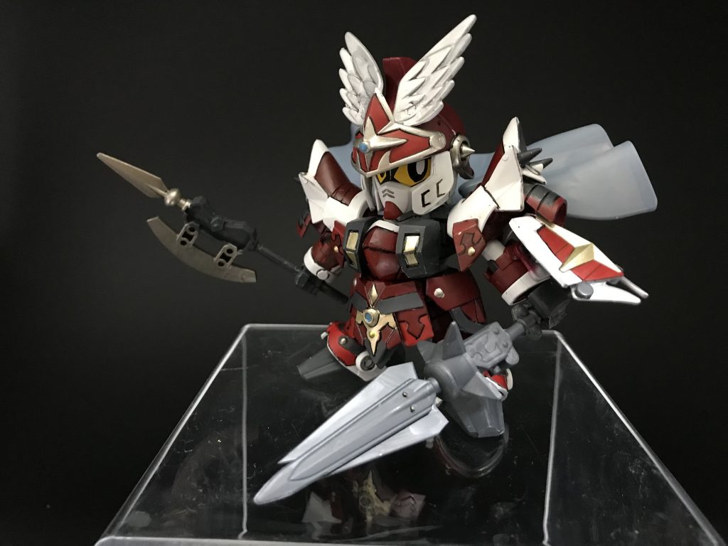 レッドウォーリア風のバトルマスクを外した姿
バトルマスクの下はガンダム5号機の様なガンダムフェイスになってます