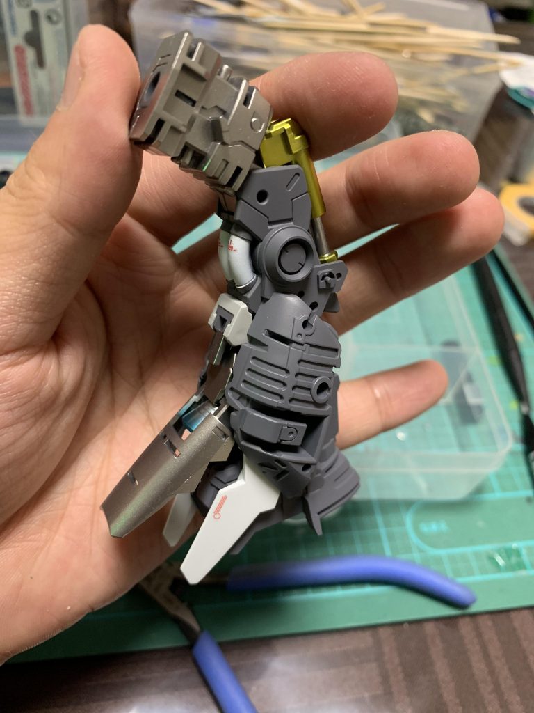 組んだら見えなくなるフレーム部もメタリックとソリッドを使い分けして塗り分けました。