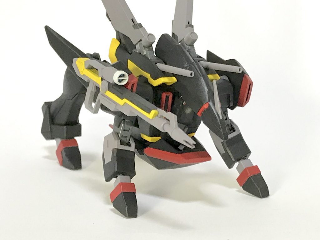 ライフルを肩に取り付け
変形完了。
脚が長くなったのでシルエット崩れるかなと思ったのですが、このくらいならOKかなと