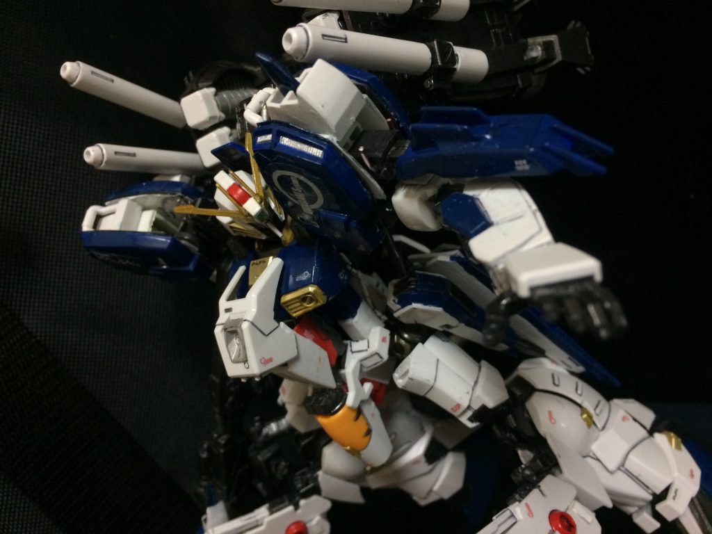 オリジナルのSガンダムは、Gクルーザーへの変形だけだが、こちらはSガンダム インプルーヴメントと同じく、Gアタッカー、Gボマー、Gコアへの分離、またGベースへの合体、またGクルーザーへの変形と、全ての形態を取ることが可能となっている。開発者の意地である。
ちなみに本機は宇宙空間専用機です。
もう普通に立てないんだから、地上の大気圏下とかムリ。変形したって飛べるわけないよ。じゃあ翼要らないんじゃないかって？いいんです。翼なんて飾りです。それがお偉いさんにはわからんとです。