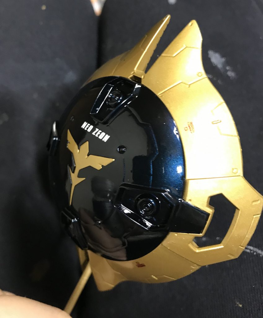 上のものにデカール貼りして軽く研いだ状態でのシールド形態。