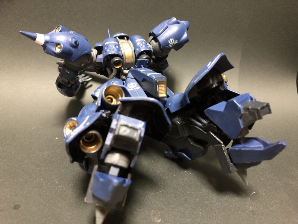 後ろ(武装なし)と強襲形態(後ろ)。
ケンプファーといえばたくさんのバーニア!足のデザインがとても気に入ってます。