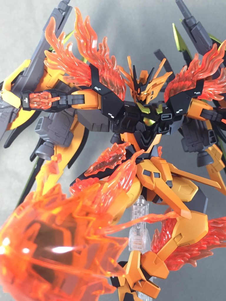 ライダーモチーフなので
ポージングでライダーキックも。