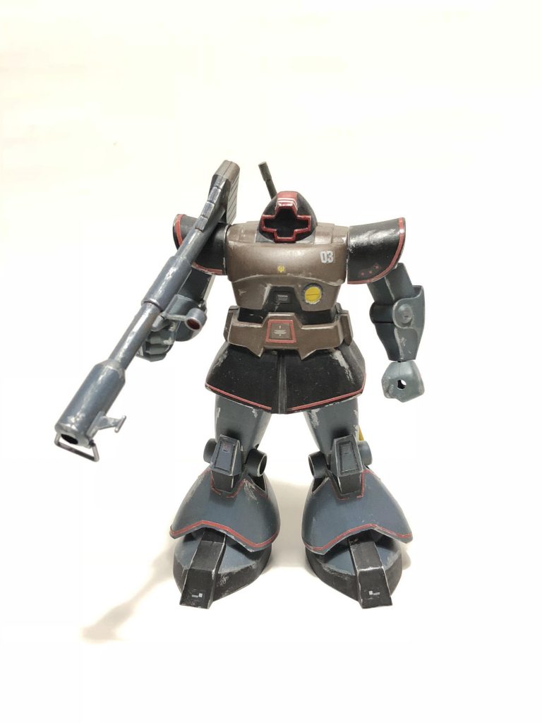 まえ
まさにドムにハズレ無し。
まんま安彦ドム
1/100と見た目違いはないかも。
股関節の取り付け方と膝当てとバズのグリップ直してます。