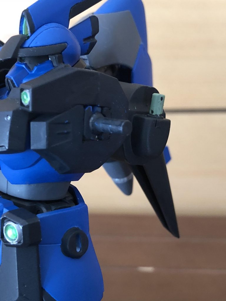 肩関節はこんな感じで埋め込んでみました。
が、思ったよりも動きは少なかったですね笑