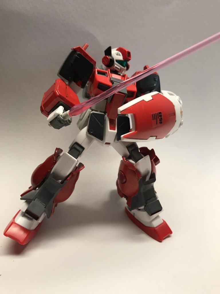 武装はライフルとサーベル 頭部バルカンなど基本装備しかないが、安全性と信頼性の高い仕上がりとなっている