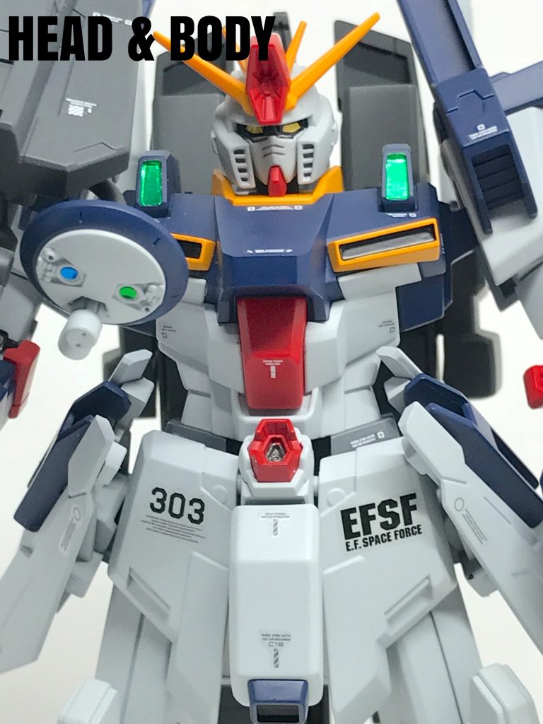 フロントアップビューです。
額と腰部分にハイメガキャノンを2門
装備してます。