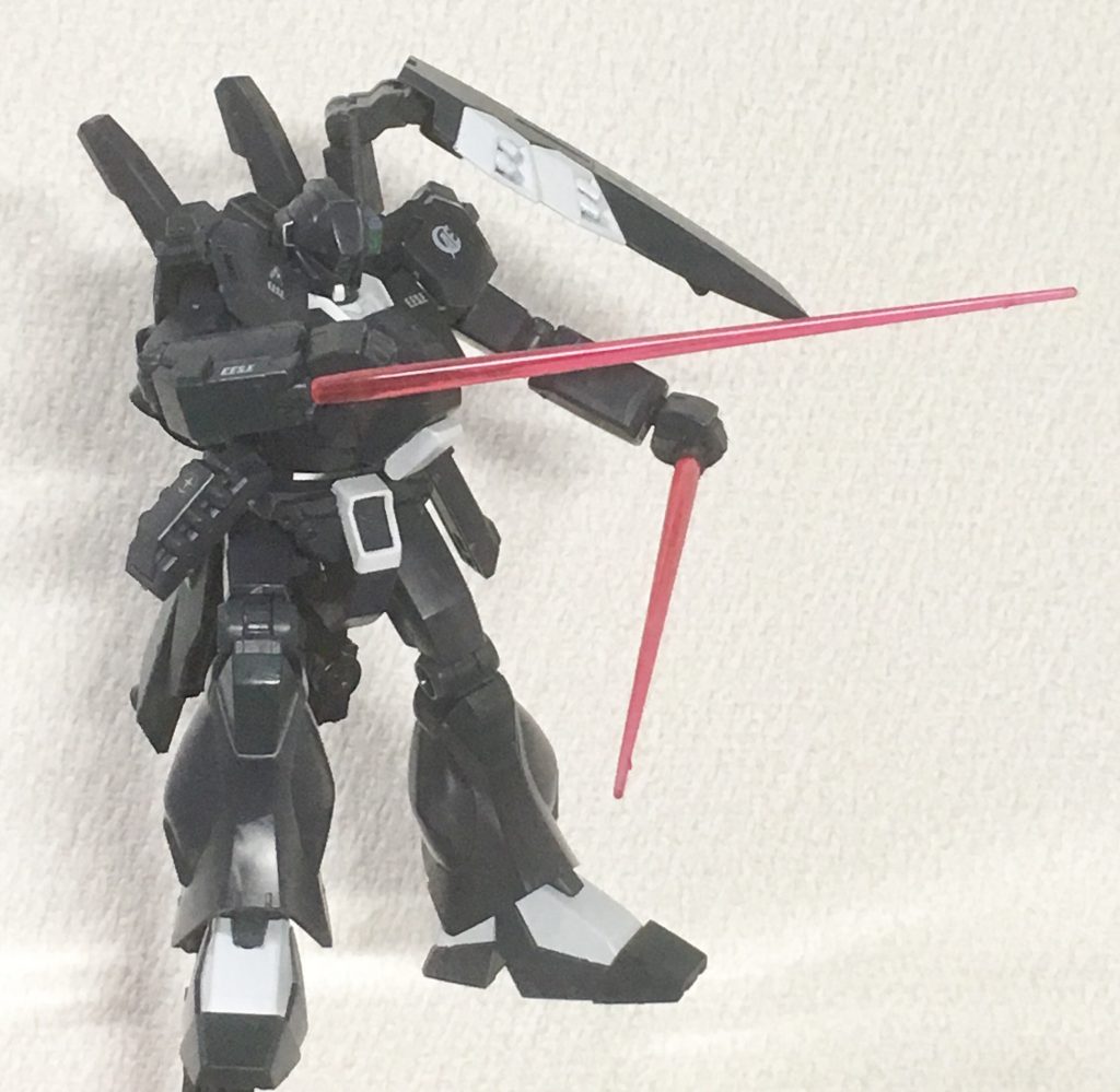 時代設定としてはジェスタより前の機体ではあるので、ジェスタのシールドの実地評価試験用として装備してます。