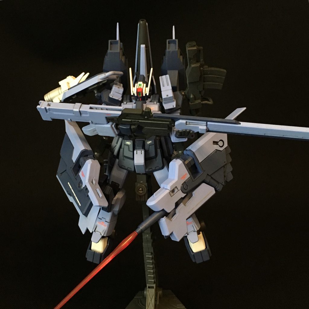 ビームサーベル咥えさせるギミックがお気に入り(^^)笑