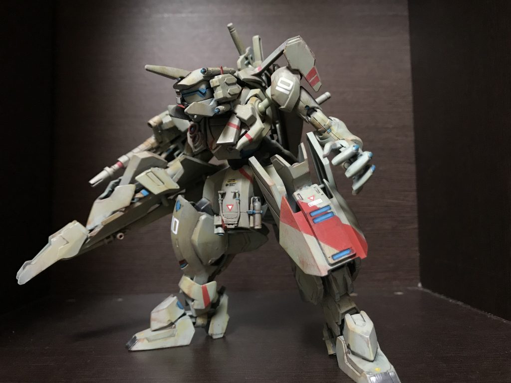 わざとらしい位のプラモデル感をテーマに仕上げました。
ウェザリングやハゲチョロ、デカールなどできる限りの事はやってみました笑