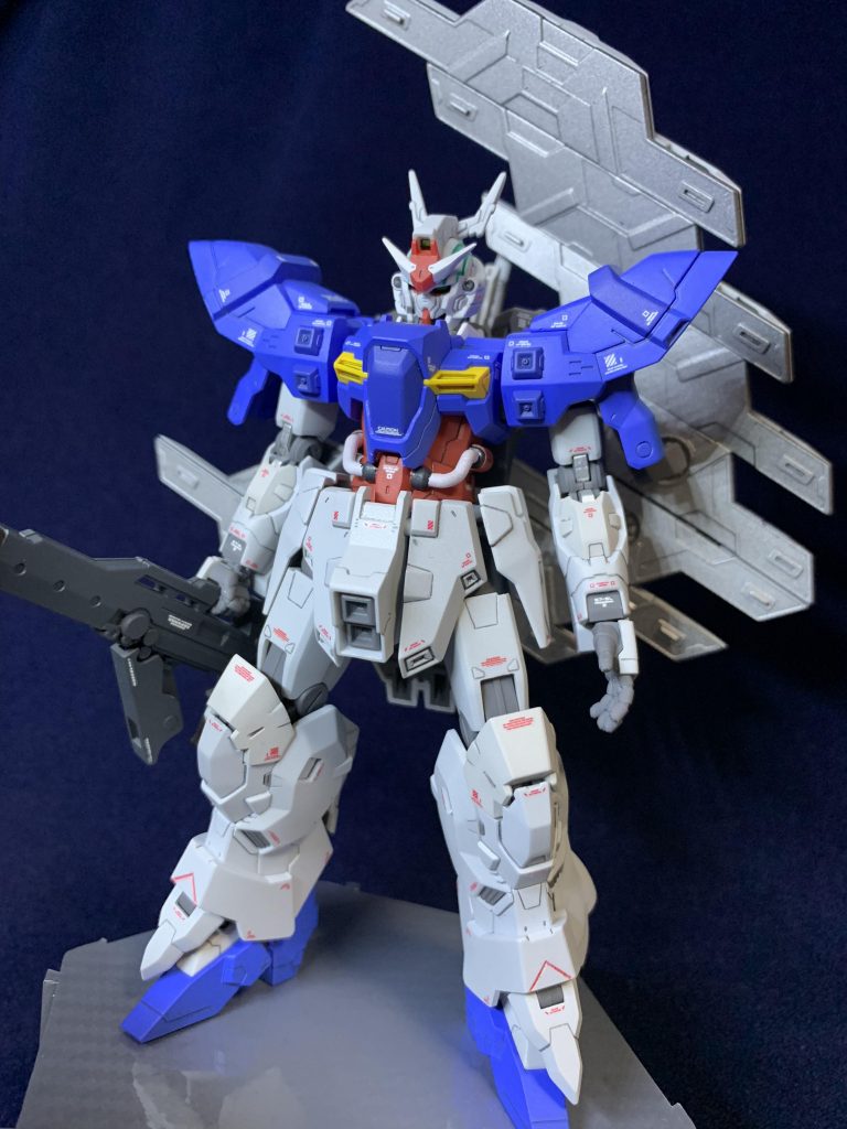 大まかな全体像はこんな感じです、武装はガンダムエース付録のロングライフルを装備しています。サイコプレートは銀色で塗装して夜空に浮かぶ月をイメージした色にしました。