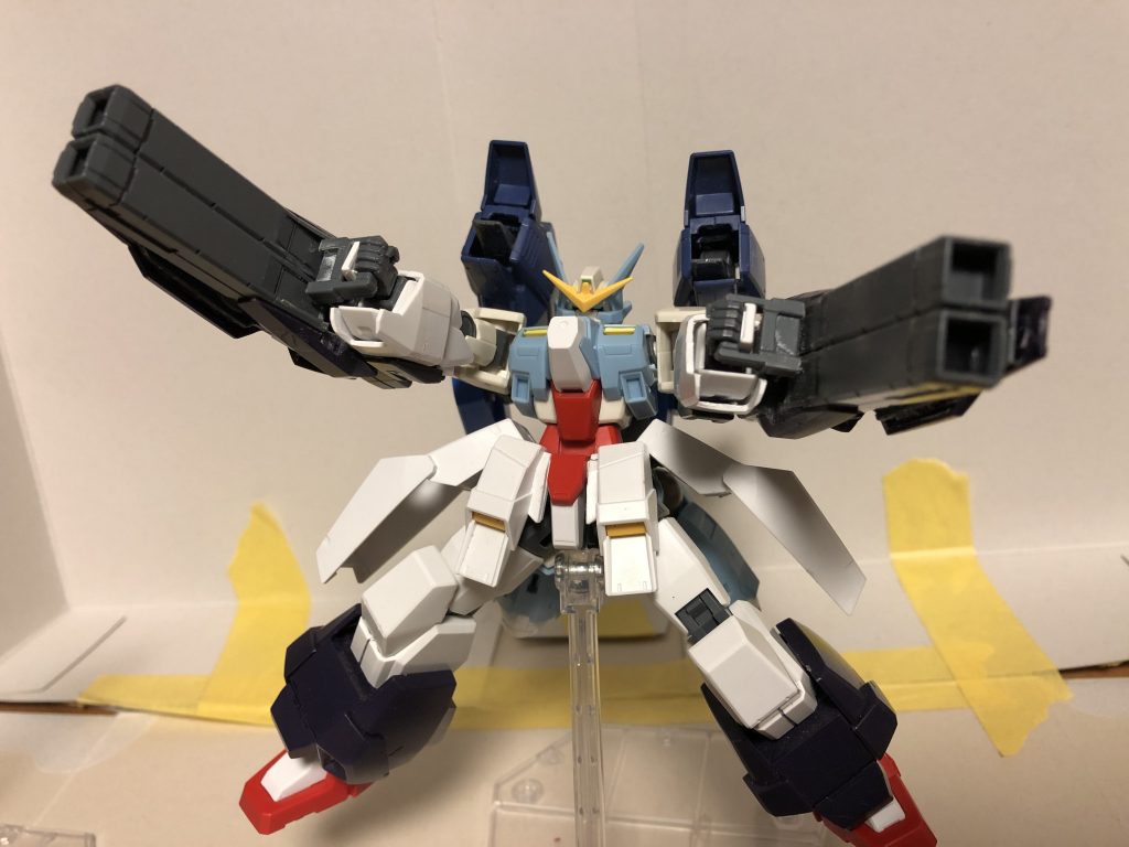 主武装のGNツインバズーカ。火力的にはセラヴィーのGNバズーカを2門連結しGNシールドを装着。GN粒子の効果で見た目の割に軽くなり取り回しが良い