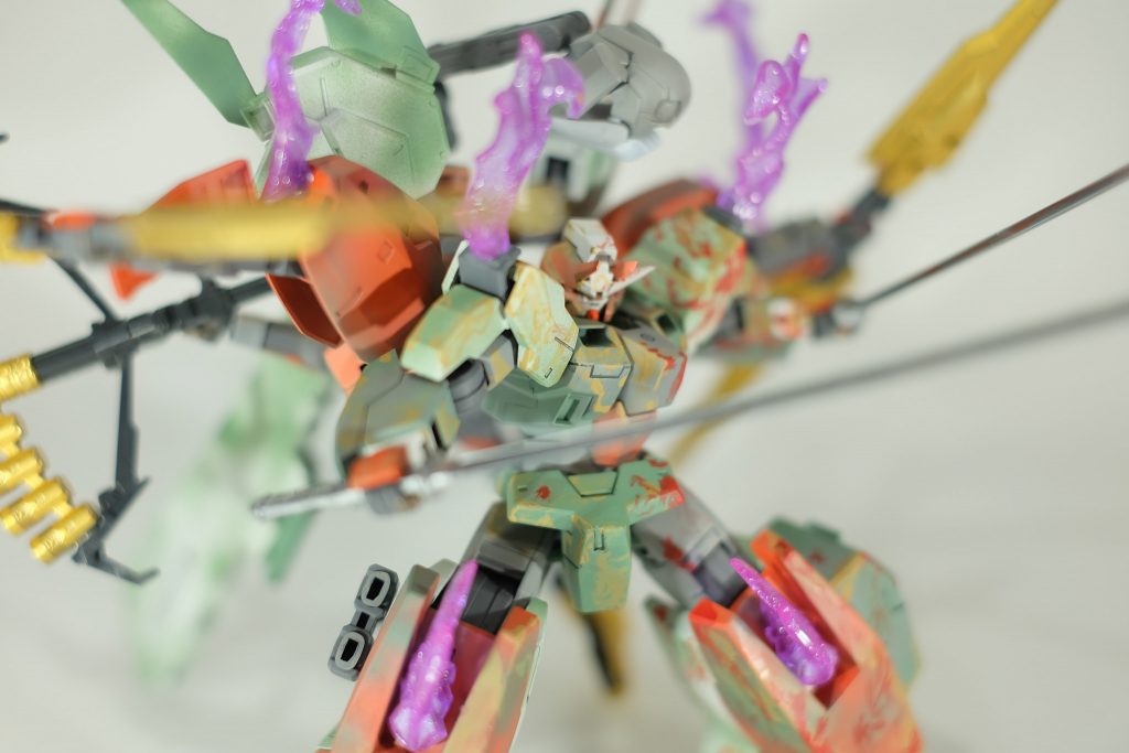 4本腕の異形のバックパックが目を引く本機体であるが、このバックパックこそが本体である。